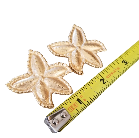 Vintage Diane Von Furstenberg Couture Starfish Matte Goldtone Clip Earrings - Picture 8 of 11